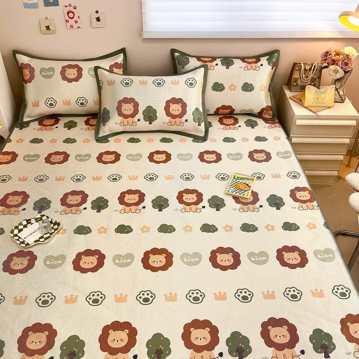 91家纺网 家纺一手货源 找家纺 懒猫家纺 2026春夏新款600D数码印花冰藤凉席席子-床笠款 狮子王