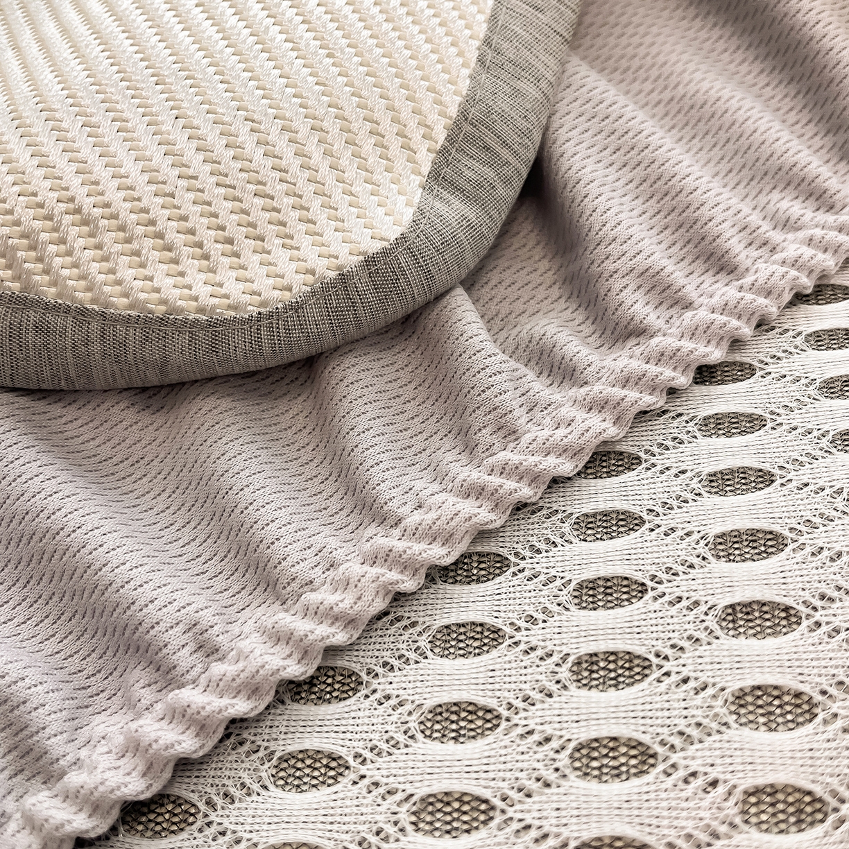 91家纺网 家纺一手货源 找家纺 懒猫家纺 2026春夏新款600D数码印花冰藤凉席席子-床笠款 游乐园