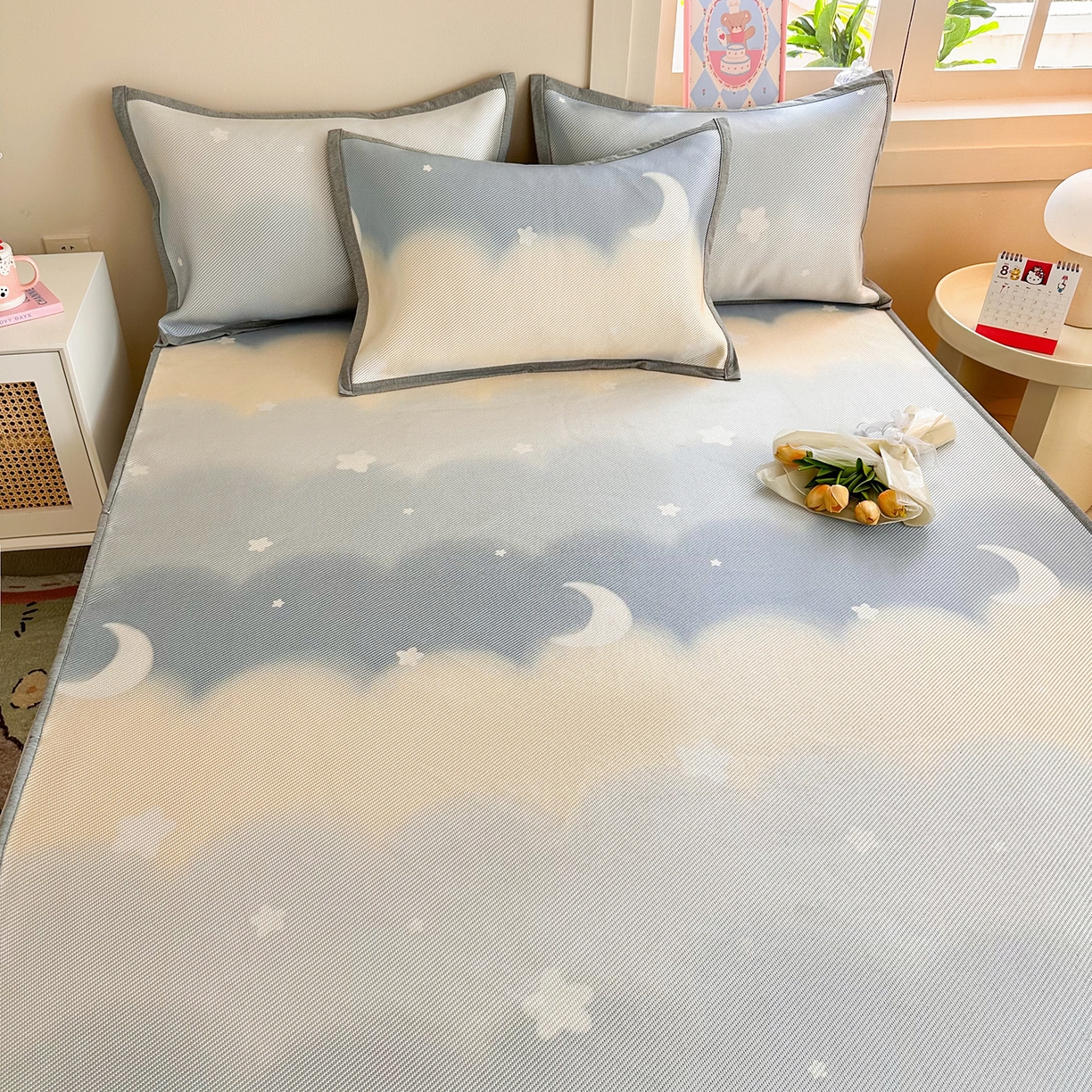 91家纺网 家纺一手货源 找家纺 懒猫家纺 2026春夏新款600D数码印花冰藤凉席席子-床笠款 星月