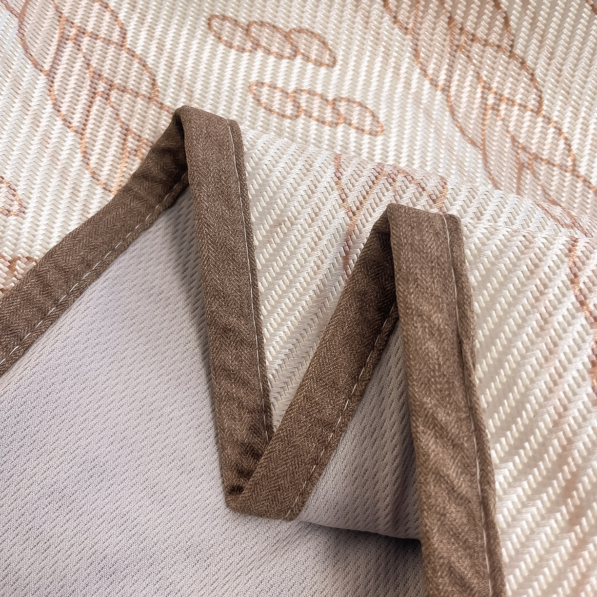 91家纺网 家纺一手货源 找家纺 懒猫家纺 2026春夏新款600D数码印花冰藤凉席席子-床笠款 硕果