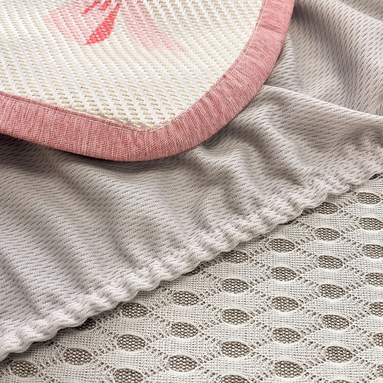 91家纺网 家纺一手货源 找家纺 懒猫家纺 2026春夏新款600D数码印花冰藤凉席席子-床笠款 郁金香