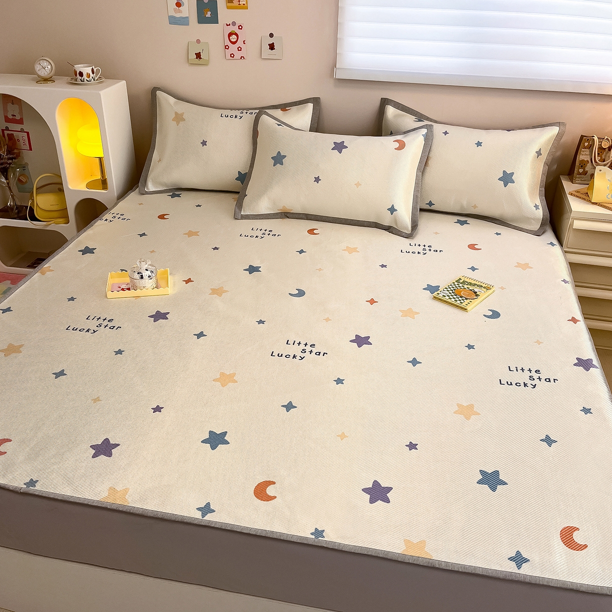 91家纺网 家纺一手货源 找家纺 懒猫家纺 2026春夏新款600D数码印花冰藤凉席席子-床笠款 小星愿