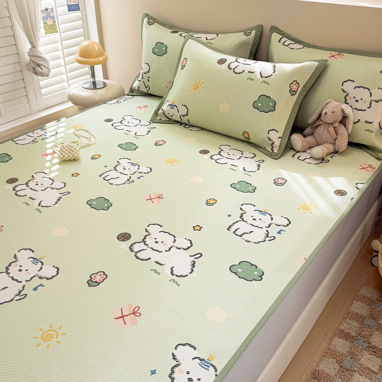 91家纺网 家纺一手货源 找家纺 懒猫家纺 2026春夏新款600D数码印花冰藤凉席席子-床笠款 玩耍小狗-绿