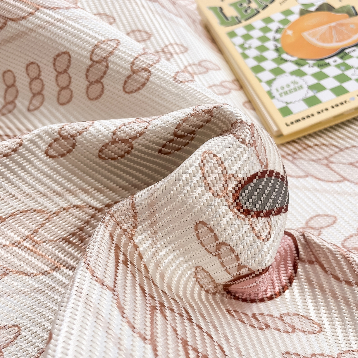 91家纺网 家纺一手货源 找家纺 懒猫家纺 2026春夏新款600D数码印花冰藤凉席席子-床笠款 硕果