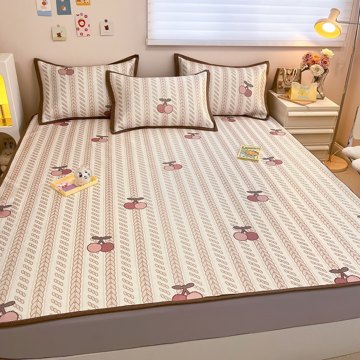 91家纺网 家纺一手货源 找家纺 懒猫家纺 2026春夏新款600D数码印花冰藤凉席席子-床笠款 硕果