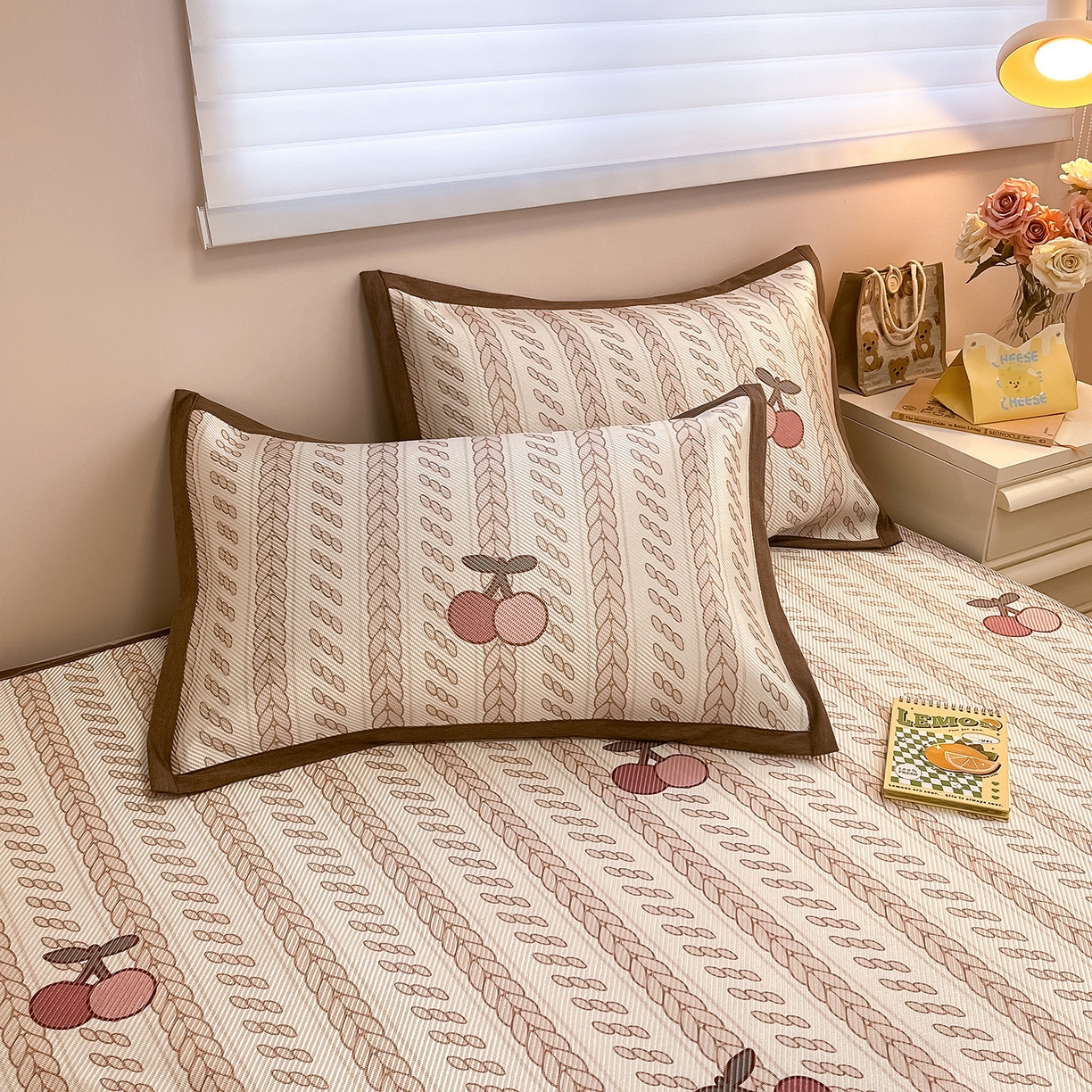 91家纺网 家纺一手货源 找家纺 懒猫家纺 2026春夏新款600D数码印花冰藤凉席席子-床笠款 硕果