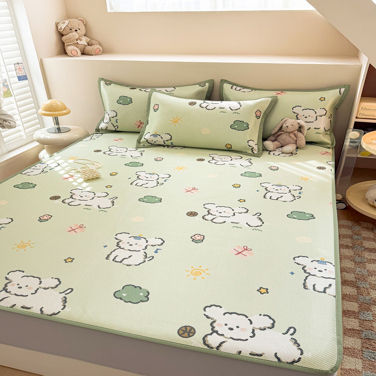 91家纺网 家纺一手货源 找家纺 懒猫家纺 2026春夏新款600D数码印花冰藤凉席席子-床笠款 玩耍小狗-绿