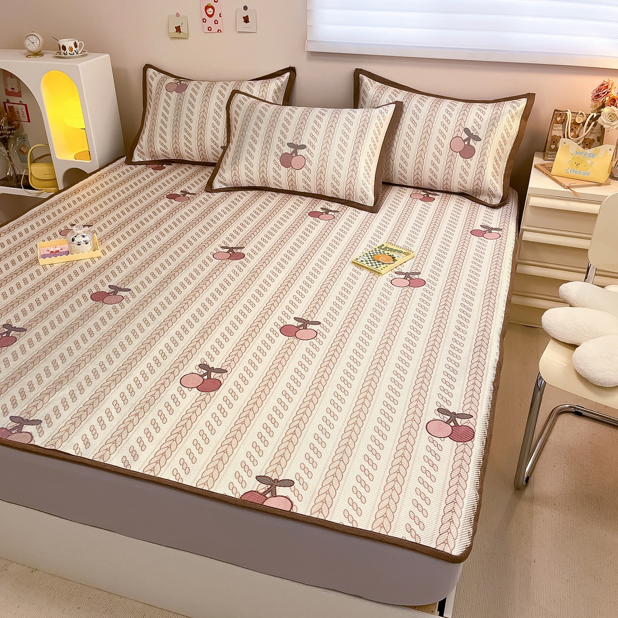 91家纺网 家纺一手货源 找家纺 懒猫家纺 2026春夏新款600D数码印花冰藤凉席席子-床笠款 硕果