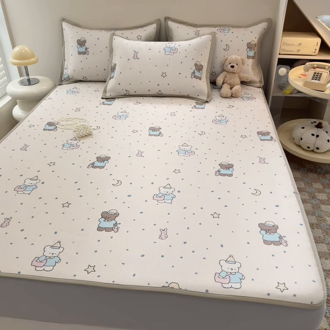 91家纺网 家纺一手货源 找家纺 懒猫家纺 2026春夏新款600D数码印花冰藤凉席席子-床笠款 睡意朦胧