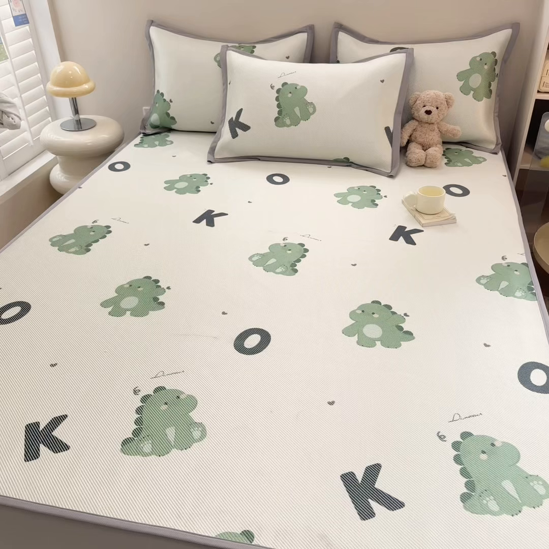 91家纺网 家纺一手货源 找家纺 懒猫家纺 2026春夏新款600D数码印花冰藤凉席席子-床笠款 小恐龙怪兽