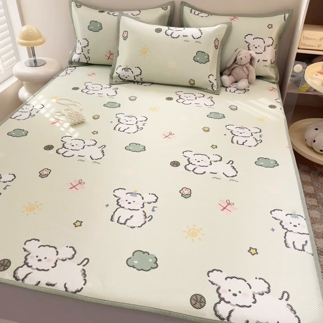 91家纺网 家纺一手货源 找家纺 懒猫家纺 2026春夏新款600D数码印花冰藤凉席席子-床笠款 玩耍小狗-绿