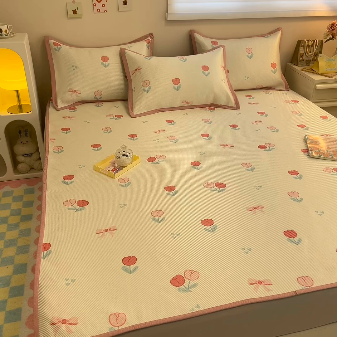 91家纺网 家纺一手货源 找家纺 懒猫家纺 2026春夏新款600D数码印花冰藤凉席席子-床笠款 郁金香