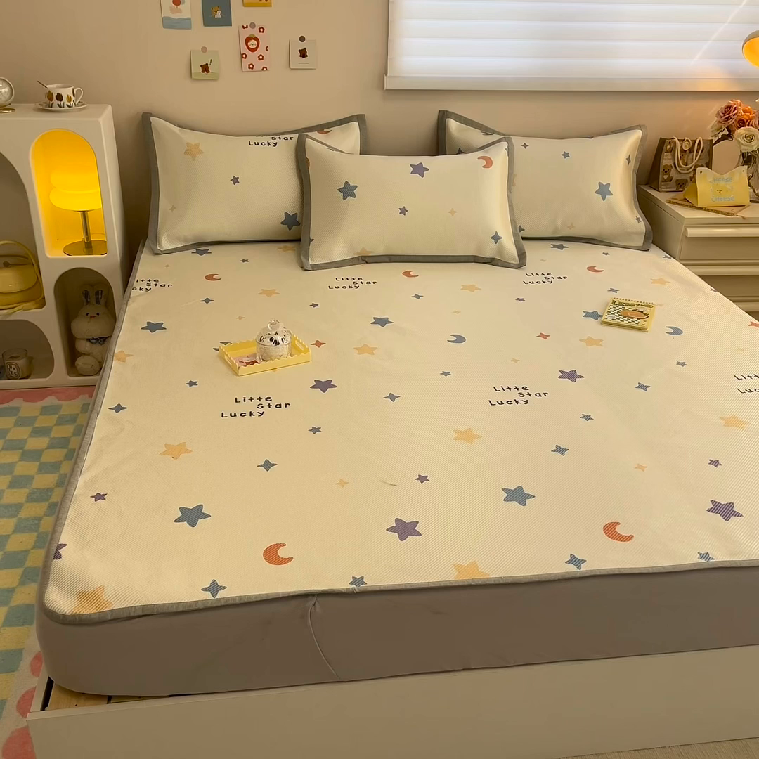 91家纺网 家纺一手货源 找家纺 懒猫家纺 2026春夏新款600D数码印花冰藤凉席席子-床笠款 小星愿