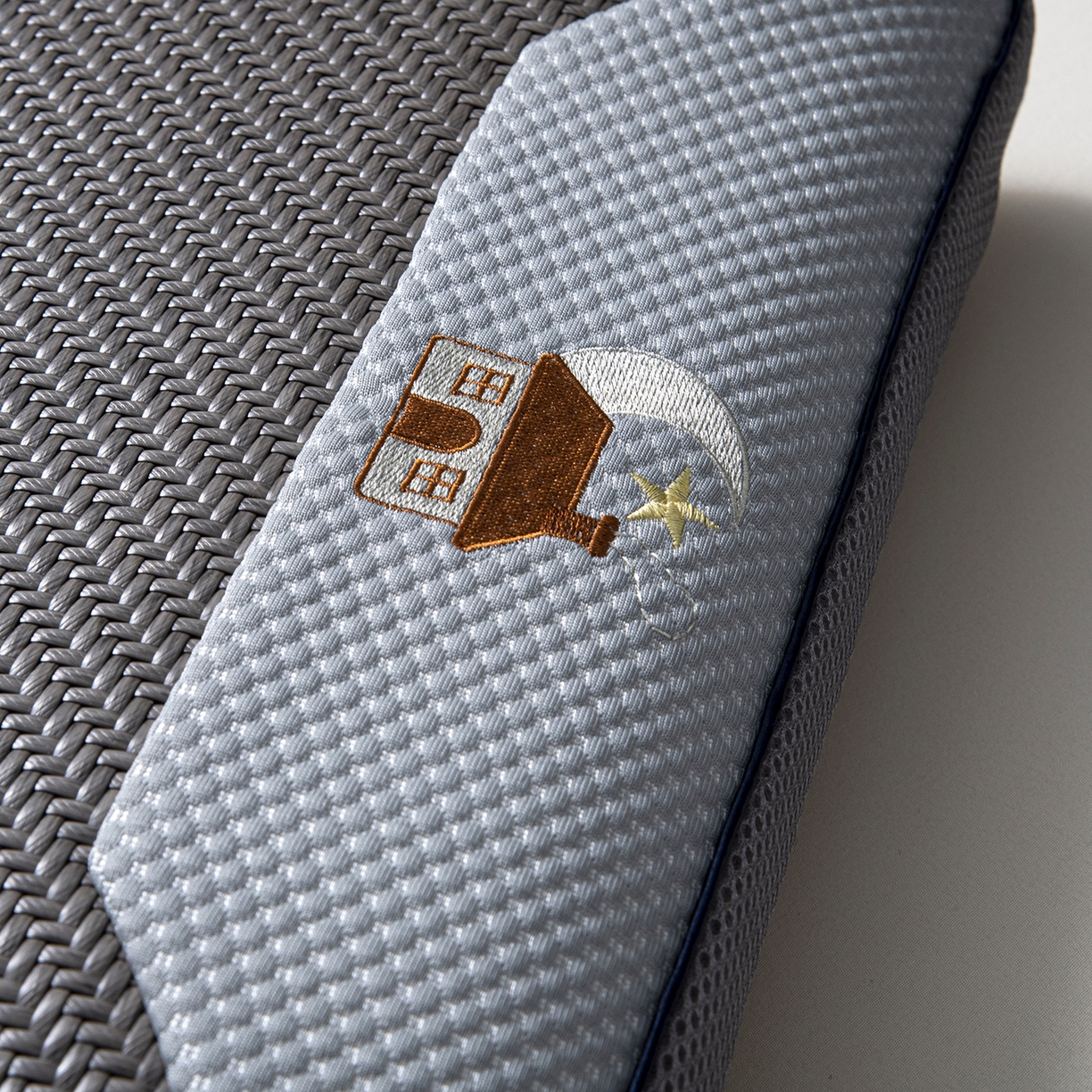 91家纺网 家纺一手货源 找家纺 莉迪娅 2026新款pe温馨之家系列枕头枕芯 Pe温馨之家深灰【填充记忆棉】