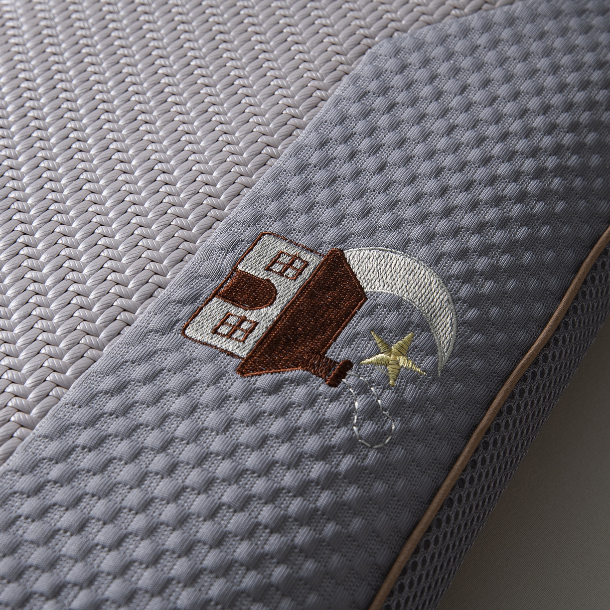 91家纺网 家纺一手货源 找家纺 莉迪娅 2026新款pe温馨之家系列枕头枕芯 Pe温馨之家浅灰【填充荞麦壳】