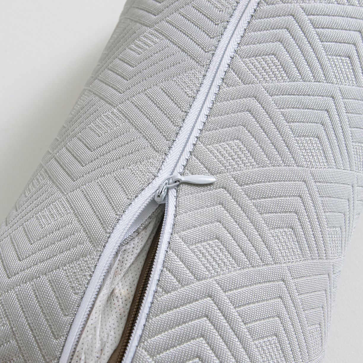 91家纺网 家纺一手货源 找家纺 莉迪娅 2026新款静养三角颈椎枕  枕头枕芯 静养三角颈椎枕灰【填充荞麦壳】