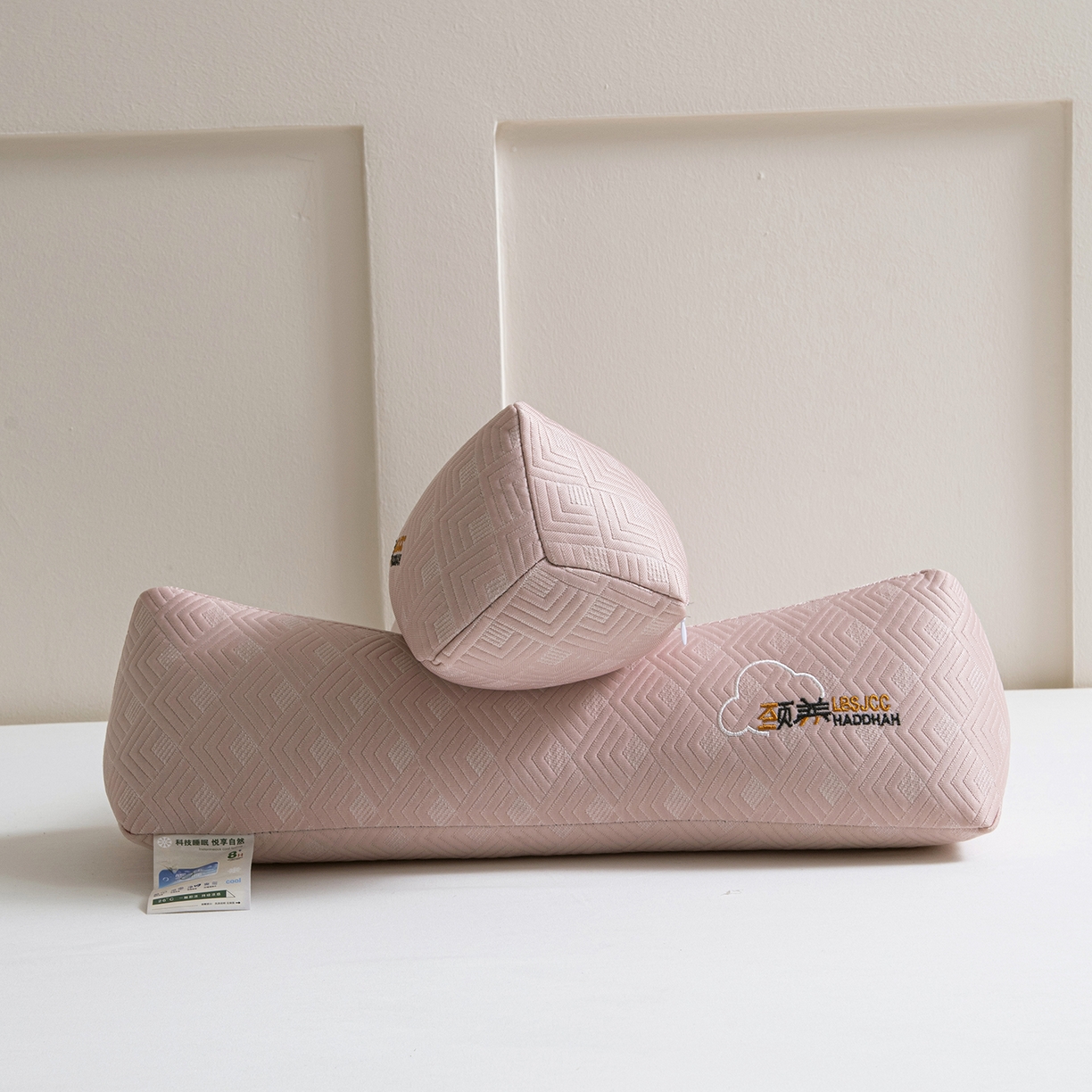 91家纺网 家纺一手货源 找家纺 莉迪娅 2026新款静养三角颈椎枕  枕头枕芯 静养三角颈椎枕粉【填充荞麦壳】