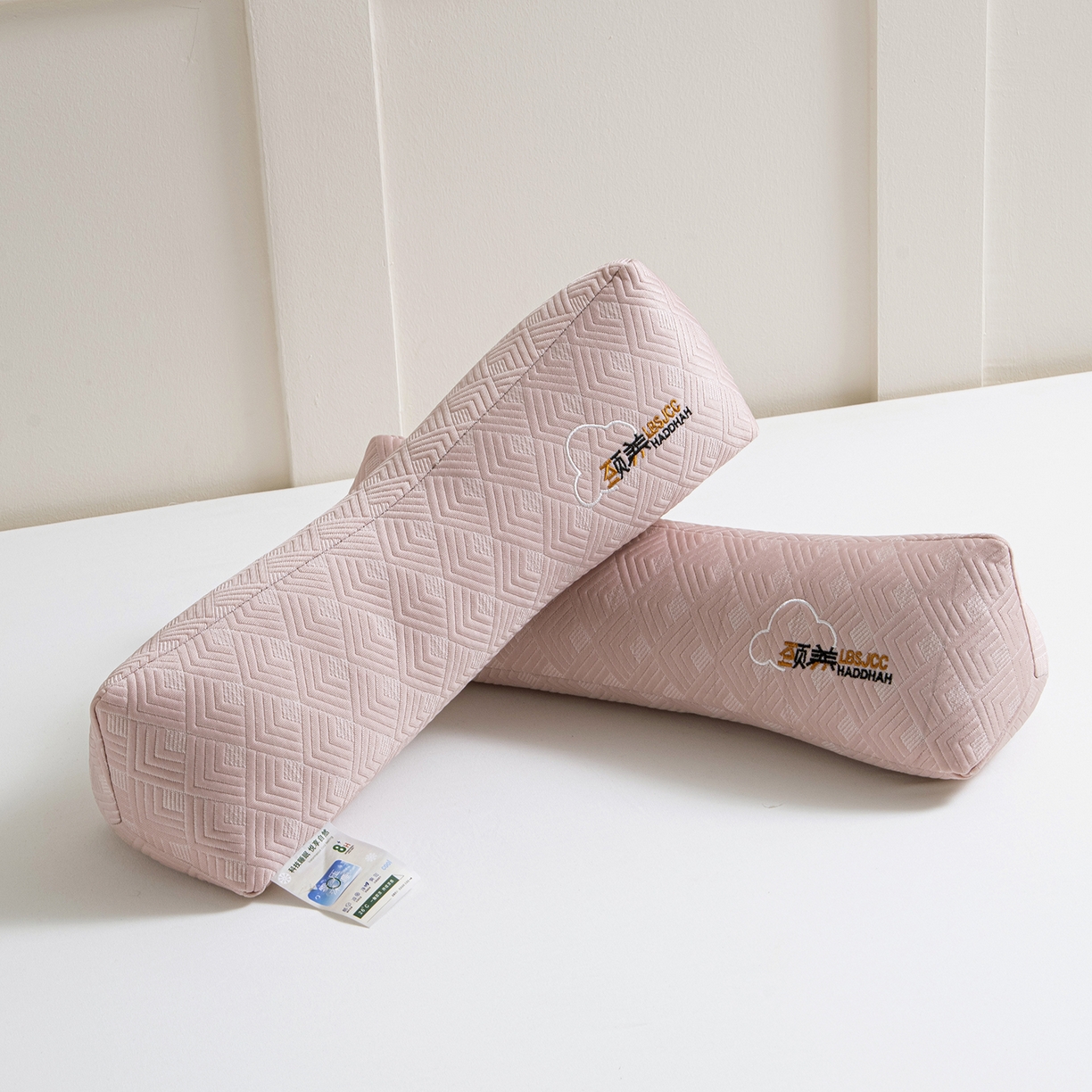 91家纺网 家纺一手货源 找家纺 莉迪娅 2026新款静养三角颈椎枕  枕头枕芯 静养三角颈椎枕粉【填充荞麦壳】