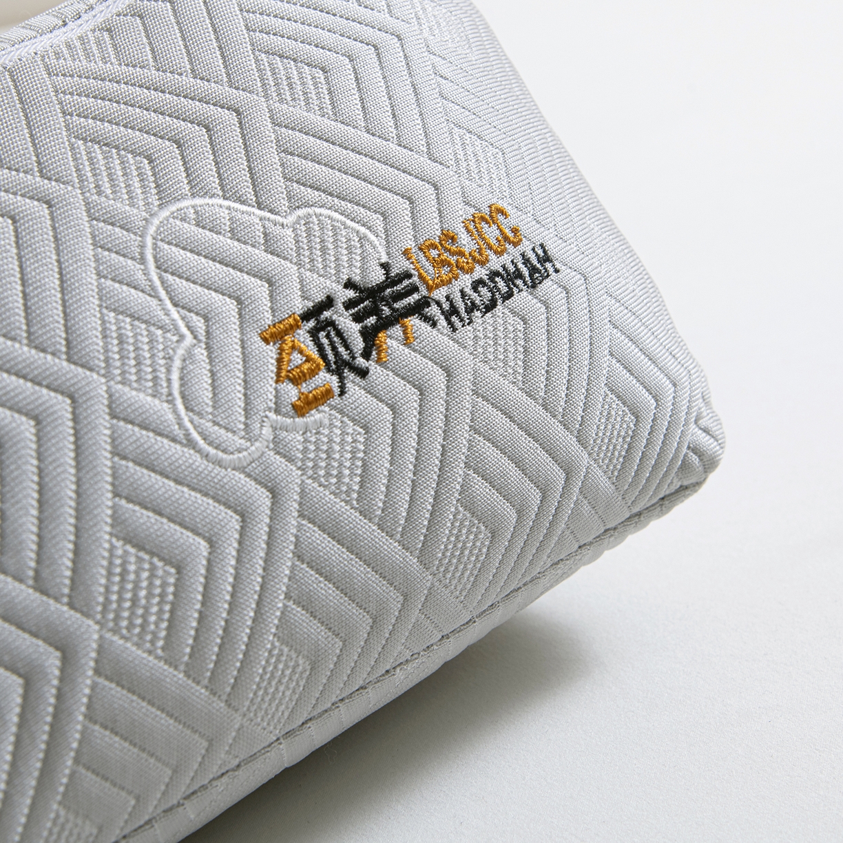 91家纺网 家纺一手货源 找家纺 莉迪娅 2026新款静养三角颈椎枕  枕头枕芯 静养三角颈椎枕灰【填充荞麦壳】