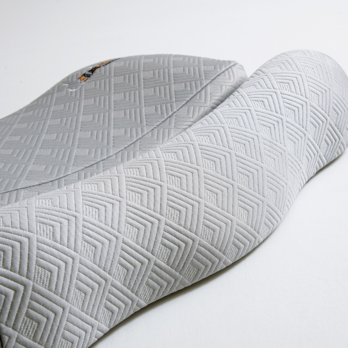 91家纺网 家纺一手货源 找家纺 莉迪娅 2026新款凉感丝牵引枕  枕头枕芯 静养牵引枕灰