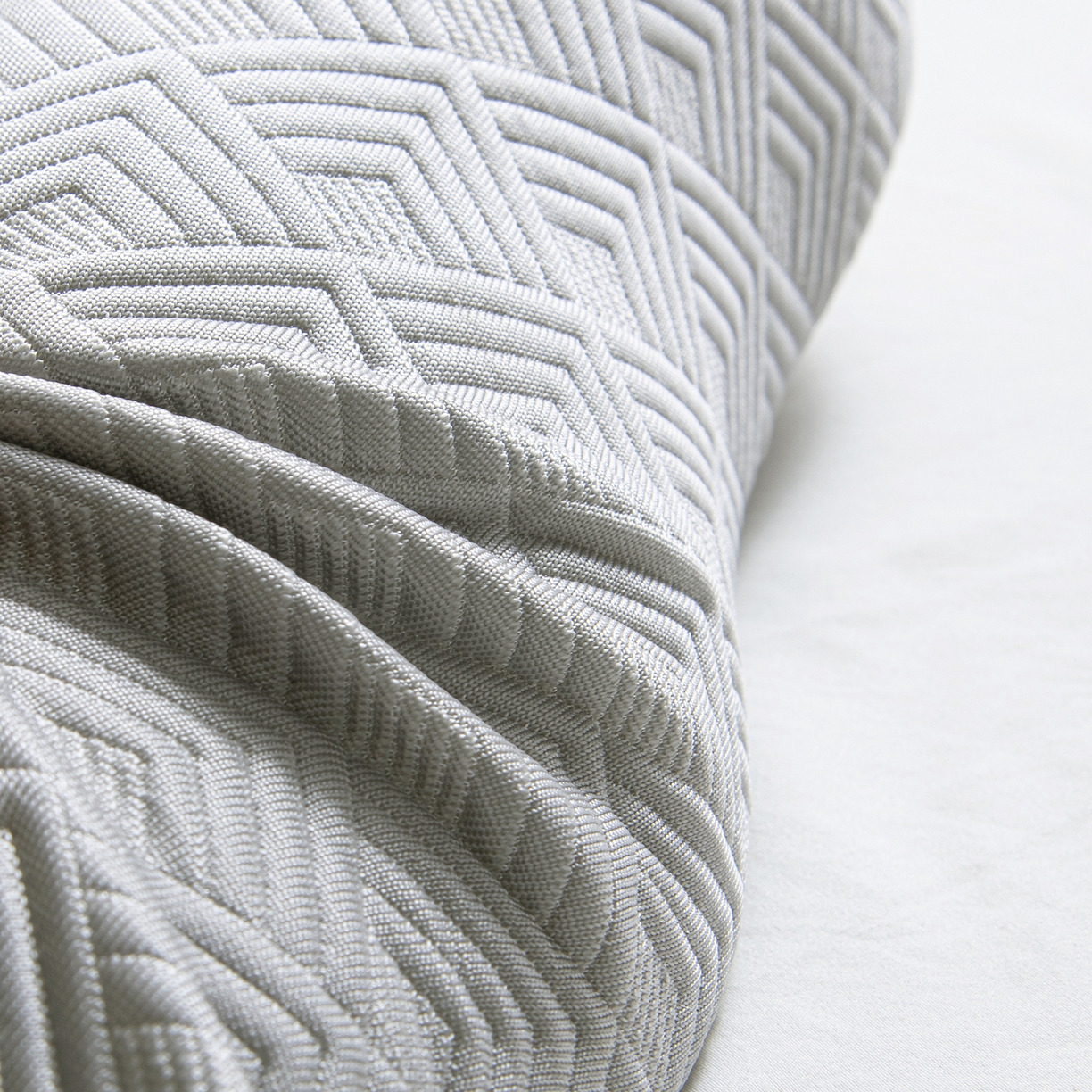 91家纺网 家纺一手货源 找家纺 莉迪娅 2026新款凉感丝牵引枕  枕头枕芯 静养牵引枕灰