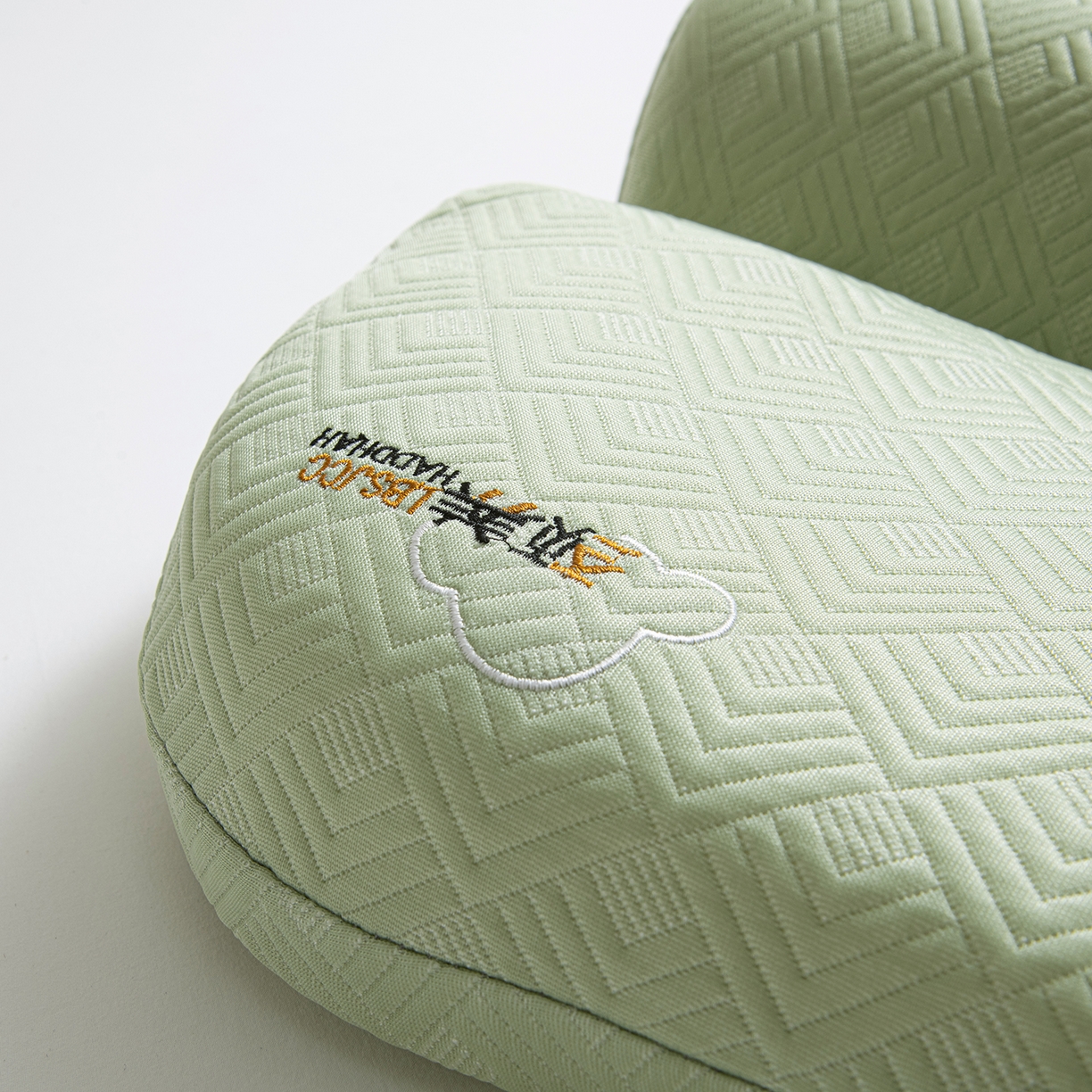 91家纺网 家纺一手货源 找家纺 莉迪娅 2026新款凉感丝牵引枕  枕头枕芯 静养牵引枕绿