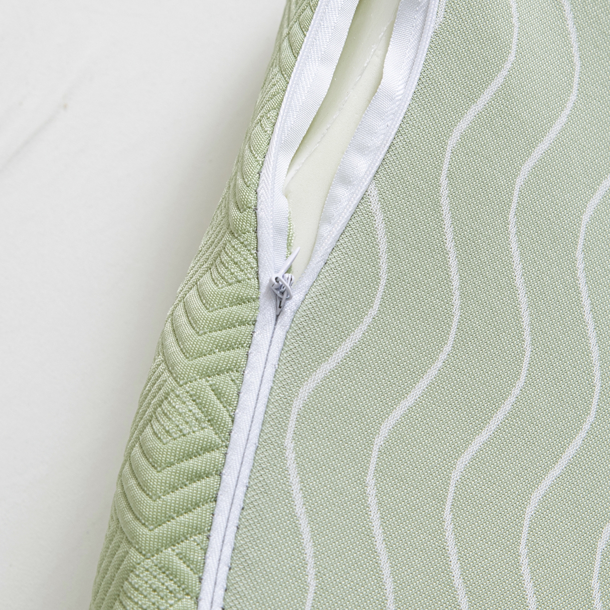 91家纺网 家纺一手货源 找家纺 莉迪娅 2026新款凉感丝牵引枕  枕头枕芯 静养牵引枕绿