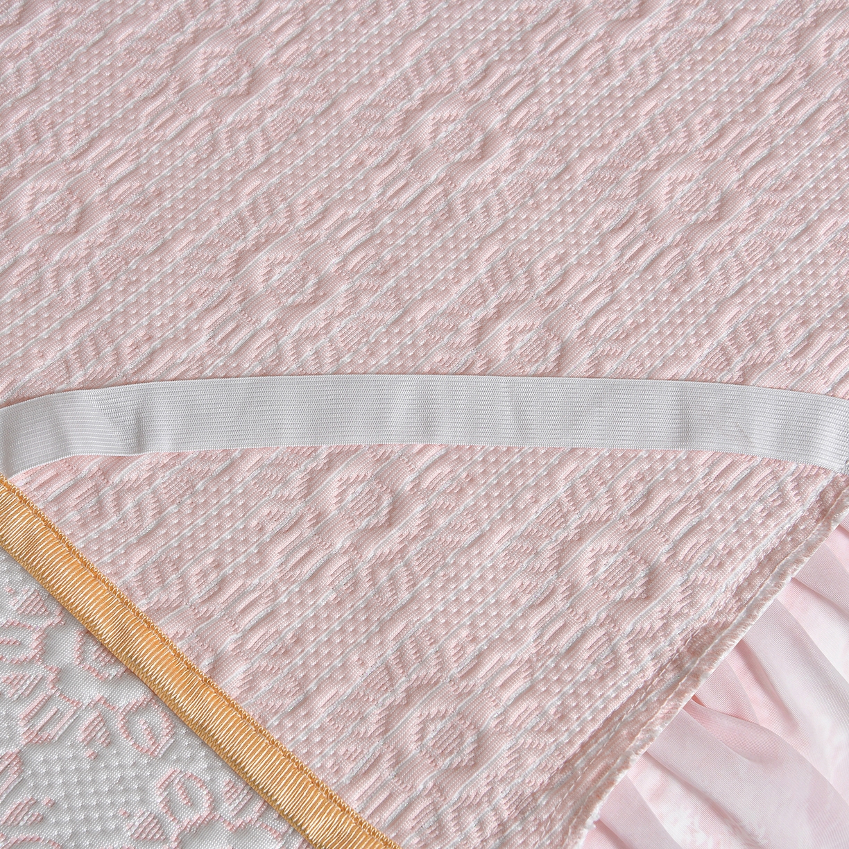 91家纺网 家纺一手货源 找家纺 民新家纺 2026新款PE乙纶冰豆豆床裙款凉席三件套 花韵-粉