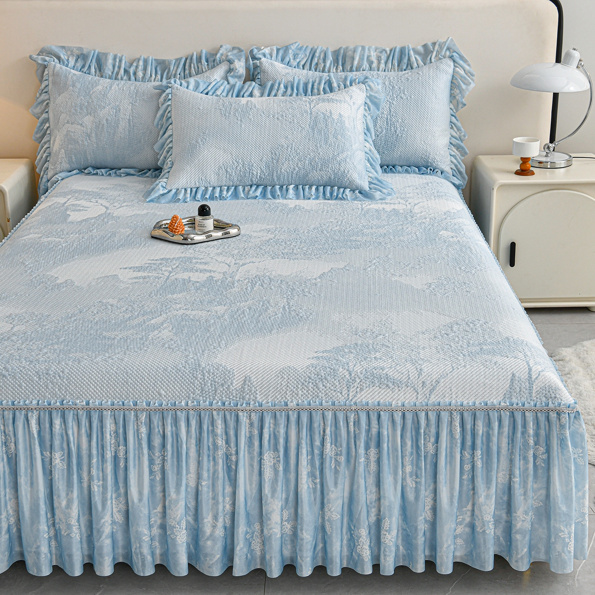 91家纺网 家纺一手货源 找家纺 民新家纺 2026新款PE乙纶冰豆豆床裙款凉席三件套 意境-蓝