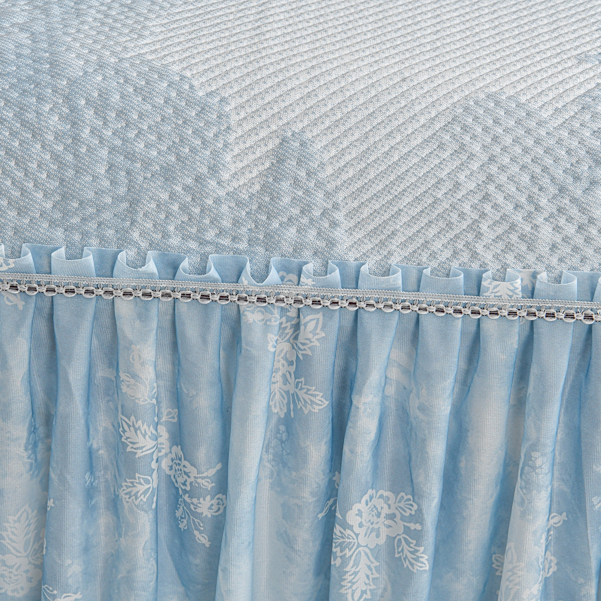 91家纺网 家纺一手货源 找家纺 民新家纺 2026新款PE乙纶冰豆豆床裙款凉席三件套 意境-蓝