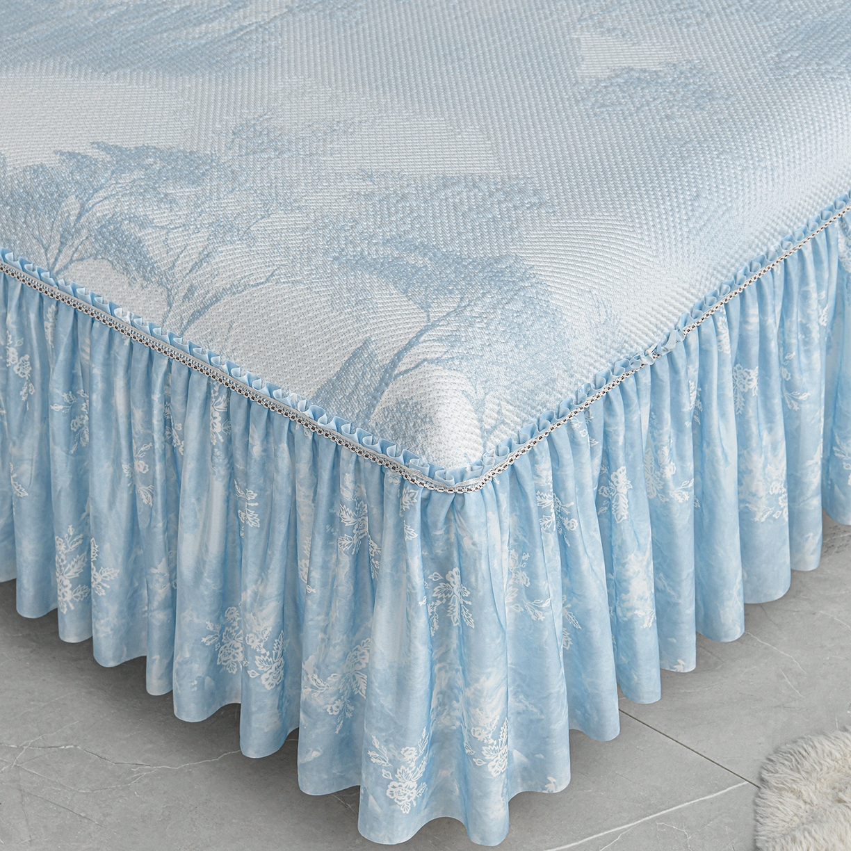 91家纺网 家纺一手货源 找家纺 民新家纺 2026新款PE乙纶冰豆豆床裙款凉席三件套 意境-蓝