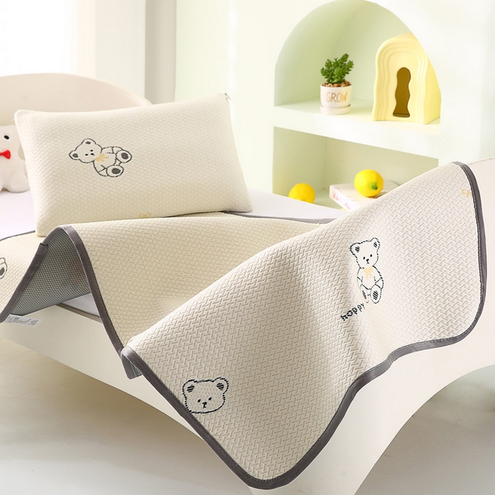 91家纺网 家纺一手货源 找家纺 宅部落 2026春夏新款A类提花儿童凉席幼儿园凉席PE凉感儿童席凉席席子空调软席 奶熊小窝