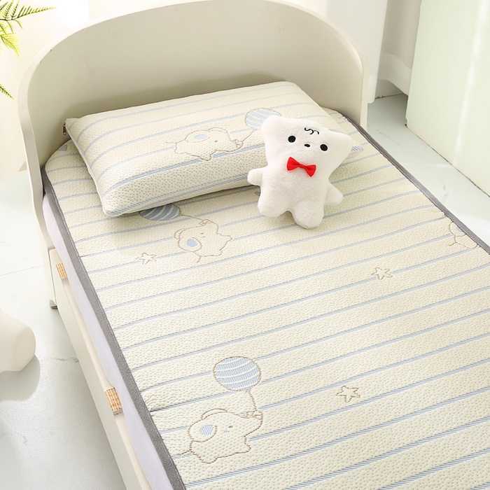 91家纺网 家纺一手货源 找家纺 宅部落 2026春夏新款A类提花儿童凉席幼儿园凉席PE凉感儿童席凉席席子空调软席 小飞象-蓝