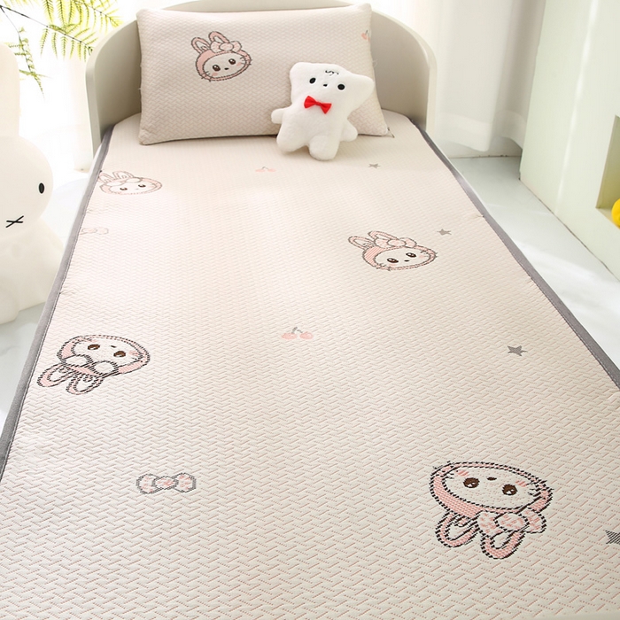 91家纺网 家纺一手货源 找家纺 宅部落 2026春夏新款A类提花儿童凉席幼儿园凉席PE凉感儿童席凉席席子空调软席 粉兔樱桃