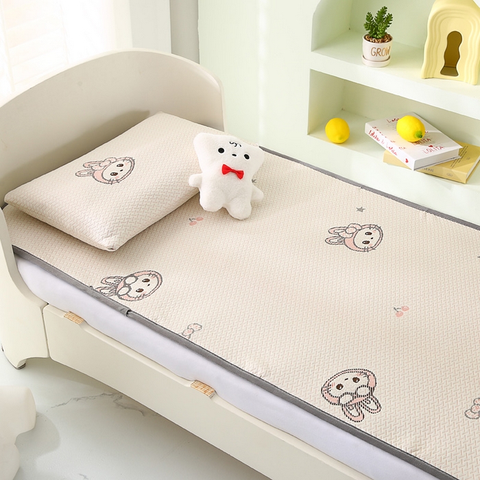 91家纺网 家纺一手货源 找家纺 宅部落 2026春夏新款A类提花儿童凉席幼儿园凉席PE凉感儿童席凉席席子空调软席 粉兔樱桃