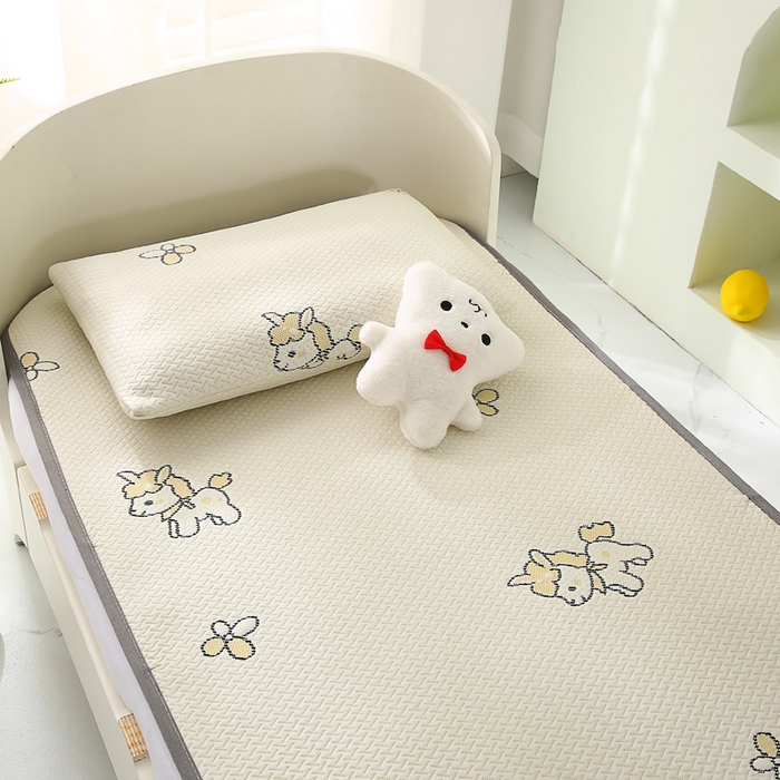 91家纺网 家纺一手货源 找家纺 宅部落 2026春夏新款A类提花儿童凉席幼儿园凉席PE凉感儿童席凉席席子空调软席 小马驹