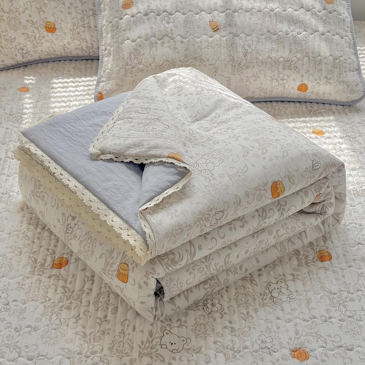 91家纺网 家纺一手货源 找家纺 悠米悠家 2026春夏新款木棉双层纱单夏被夏凉被空调被床盖四件套 蜜熊絮语