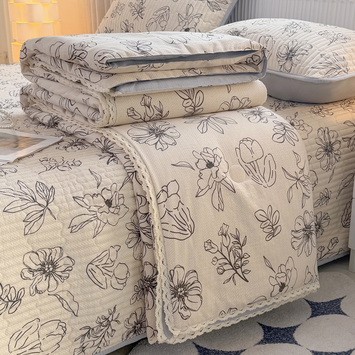 91家纺网 家纺一手货源 找家纺 悠米悠家 2026春夏新款木棉双层纱单夏被夏凉被空调被床盖四件套 墨色花卉