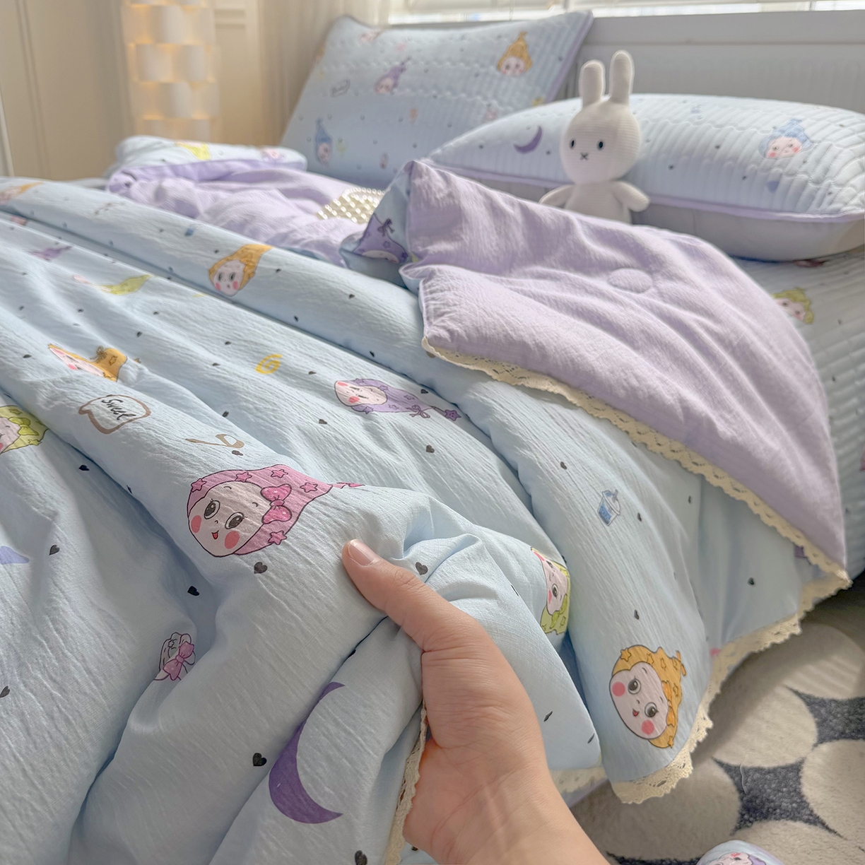 91家纺网 家纺一手货源 找家纺 悠米悠家 2026春夏新款木棉双层纱单夏被夏凉被空调被床盖四件套 星梦精灵仔