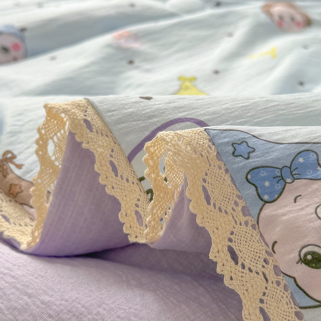 91家纺网 家纺一手货源 找家纺 悠米悠家 2026春夏新款木棉双层纱单夏被夏凉被空调被床盖四件套 星梦精灵仔