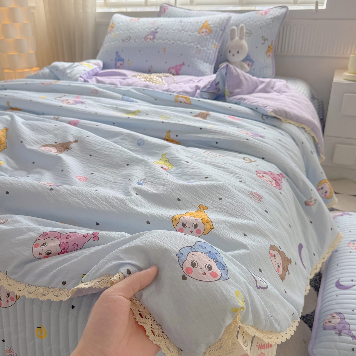 91家纺网 家纺一手货源 找家纺 悠米悠家 2026春夏新款木棉双层纱单夏被夏凉被空调被床盖四件套 星梦精灵仔