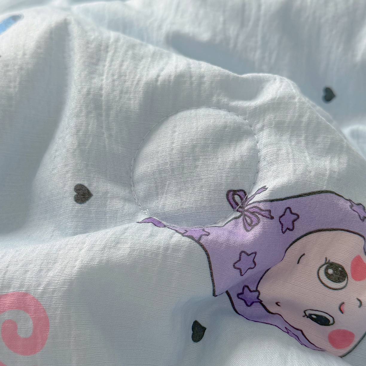 91家纺网 家纺一手货源 找家纺 悠米悠家 2026春夏新款木棉双层纱单夏被夏凉被空调被床盖四件套 星梦精灵仔