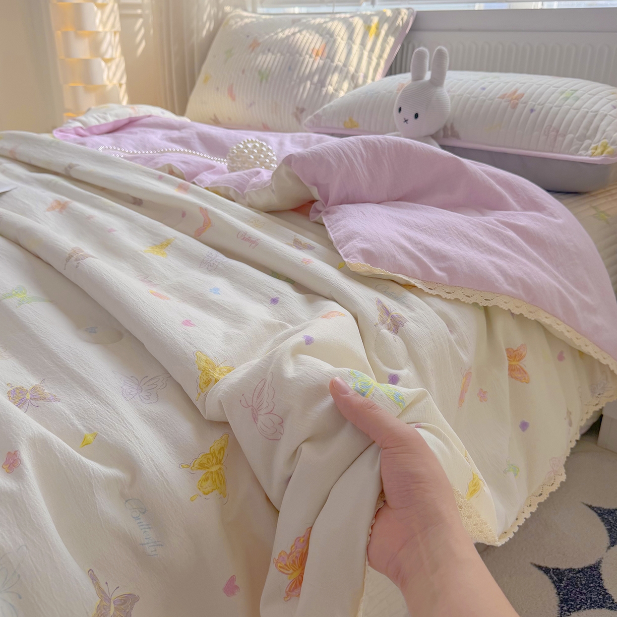 91家纺网 家纺一手货源 找家纺 悠米悠家 2026春夏新款木棉双层纱单夏被夏凉被空调被床盖四件套 温软蝶梦