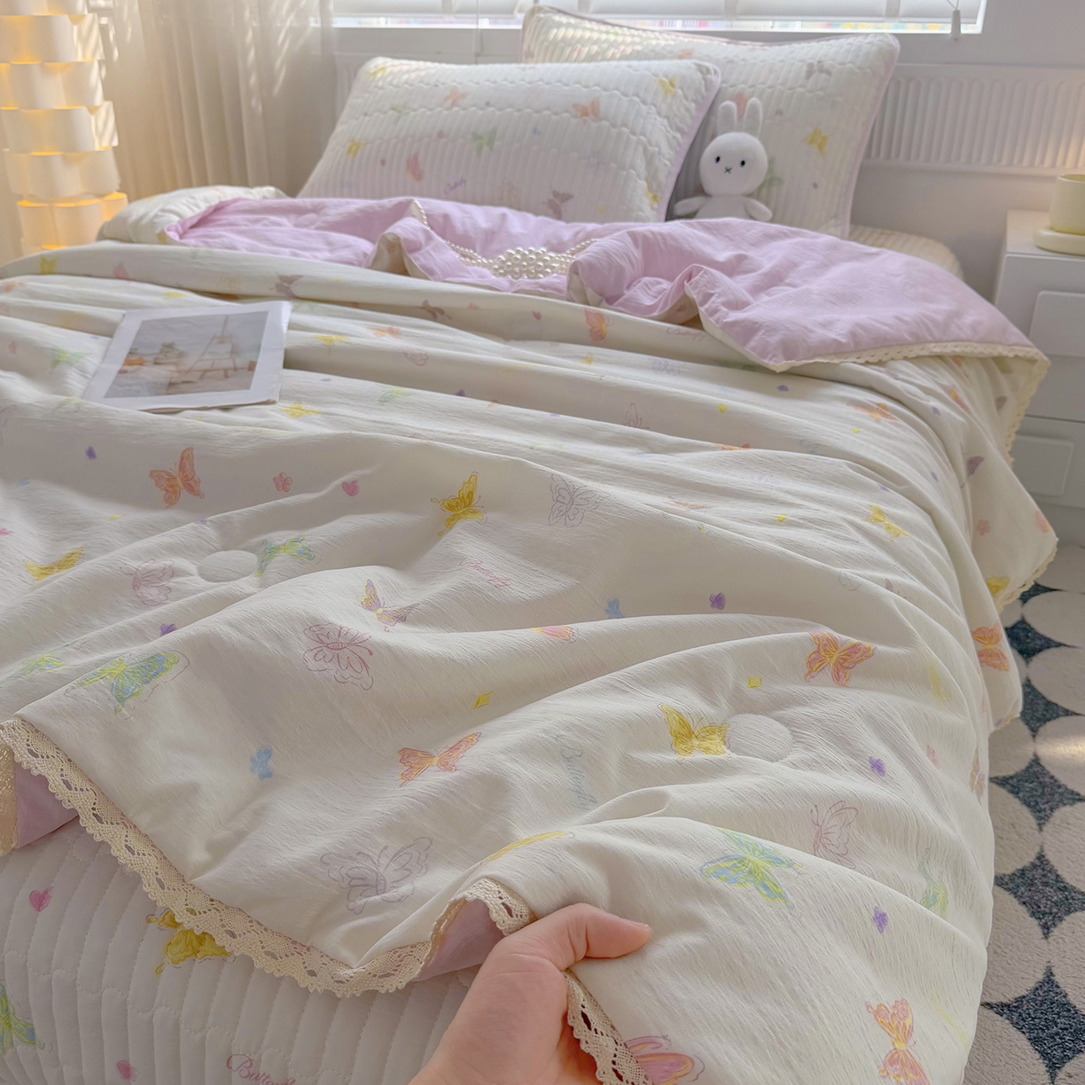 91家纺网 家纺一手货源 找家纺 悠米悠家 2026春夏新款木棉双层纱单夏被夏凉被空调被床盖四件套 温软蝶梦