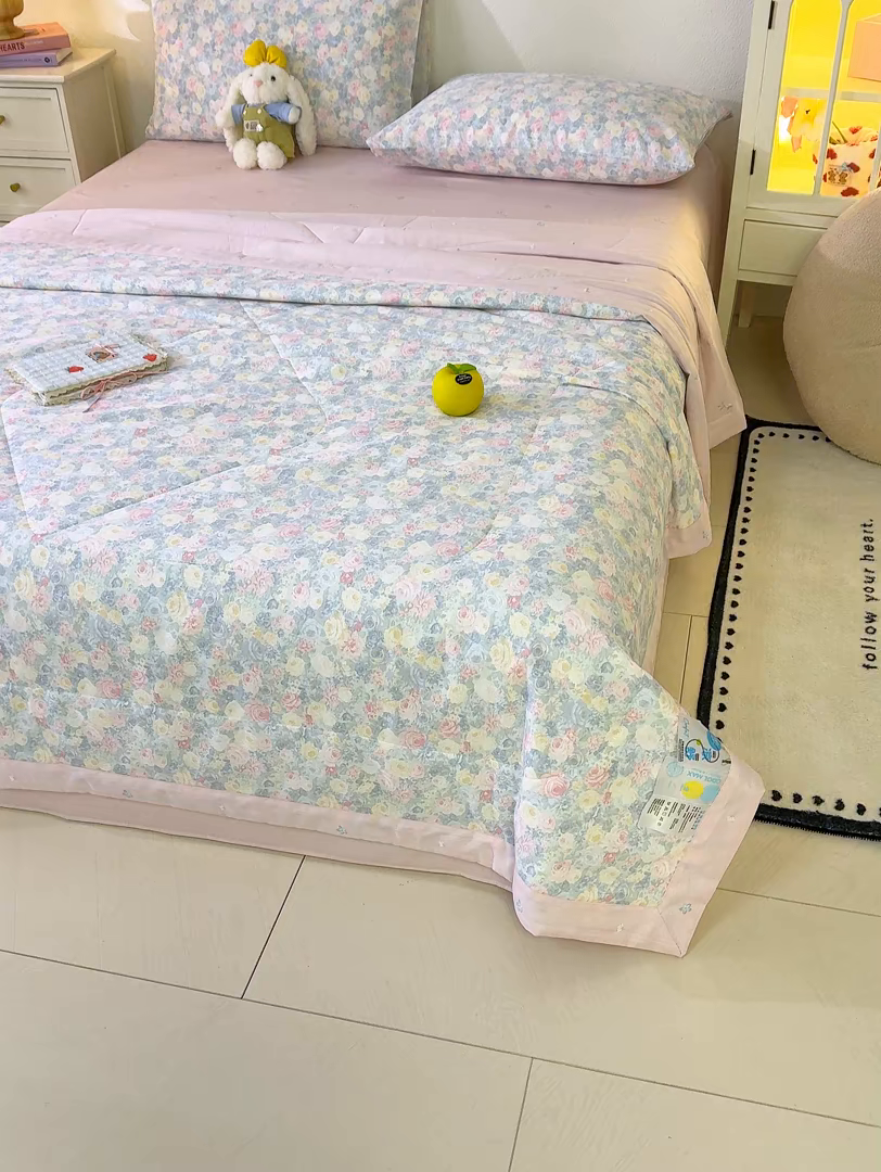 91家纺网 家纺一手货源 找家纺 丫丫家纺 2026新全棉印花夏被空调被双人薄被子单人学生夏凉被  岚花绪-灰