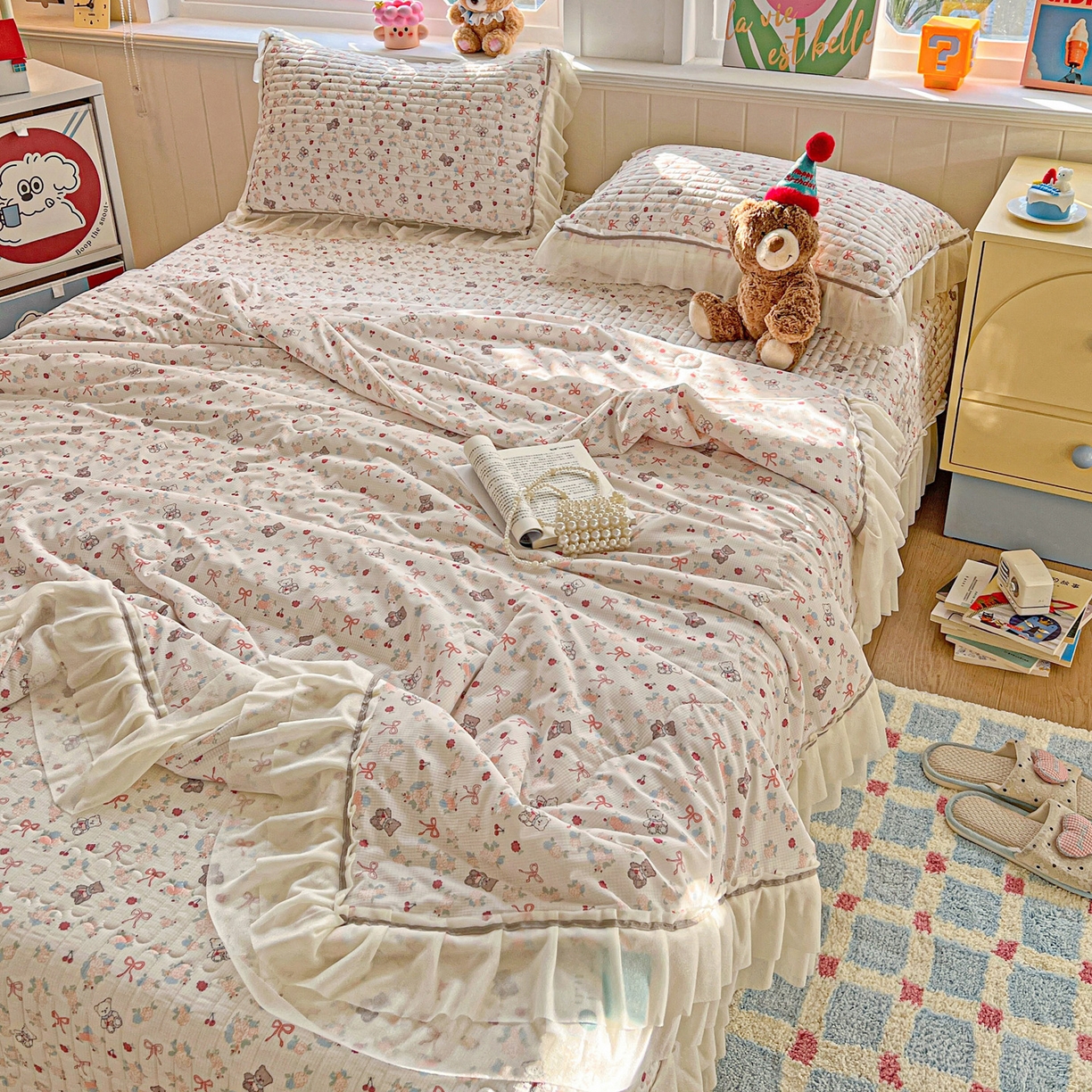 91家纺网 家纺一手货源 找家纺 富米莱（原臻工厂） 2026新款高奢维密花边冰肤格凉感夏凉被床盖夏被四件套 夏被床盖-粉结小熊