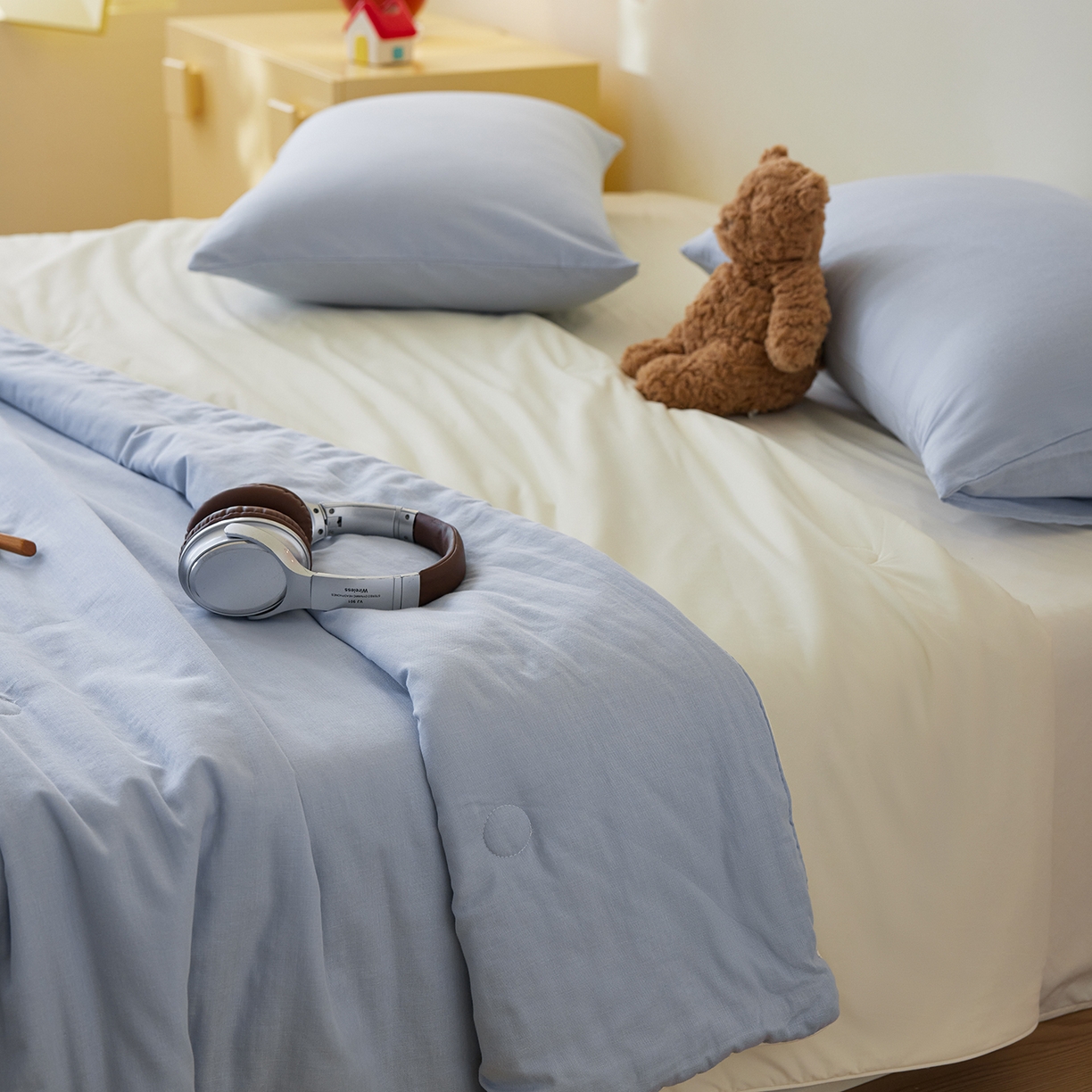 91家纺网 家纺一手货源 找家纺 莱宁被业 2026新款冰纱系列全棉双层纱锦氨凉感丝夏被 海盐冰纱