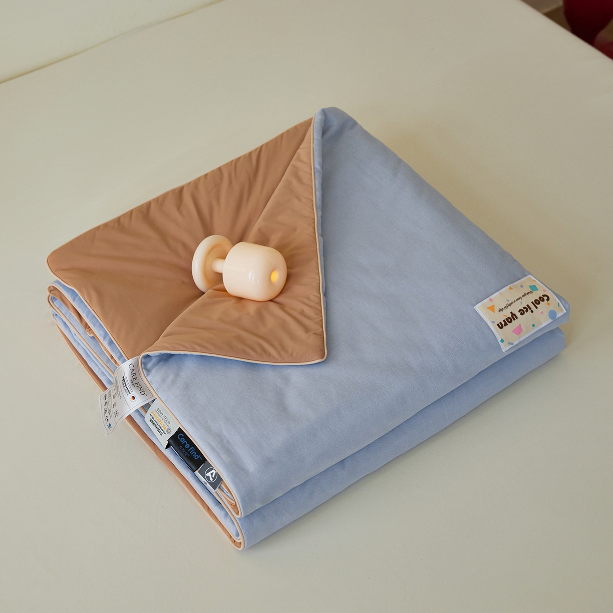 91家纺网 家纺一手货源 找家纺 莱宁被业 2026新款冰纱系列全棉双层纱锦氨凉感丝夏被 蓝莓可露丽