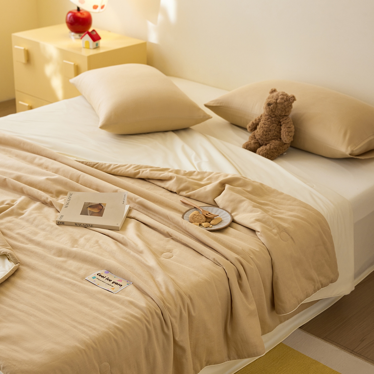 91家纺网 家纺一手货源 找家纺 莱宁被业 2026新款冰纱系列全棉双层纱锦氨凉感丝夏被 拿铁冰纱