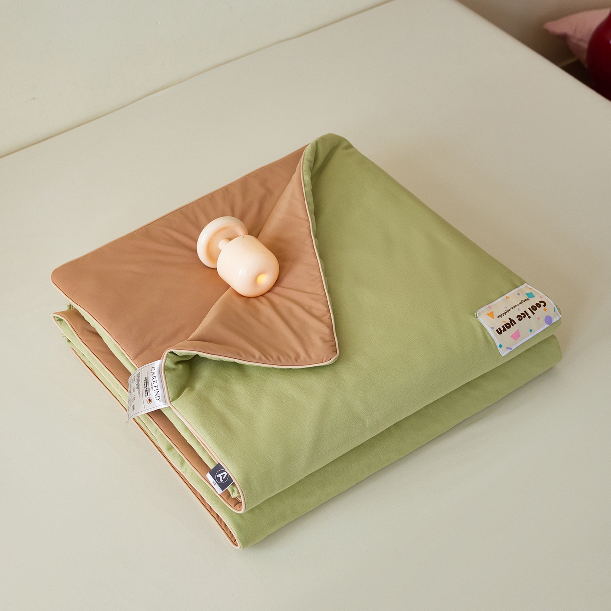 91家纺网 家纺一手货源 找家纺 莱宁被业 2026新款冰纱系列全棉双层纱锦氨凉感丝夏被 蜜瓜可露丽